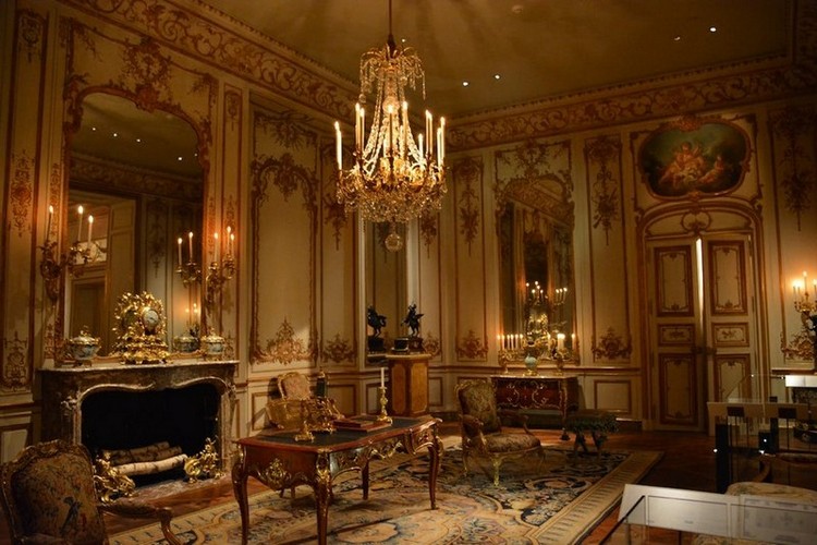 Богатый зал во дворце.